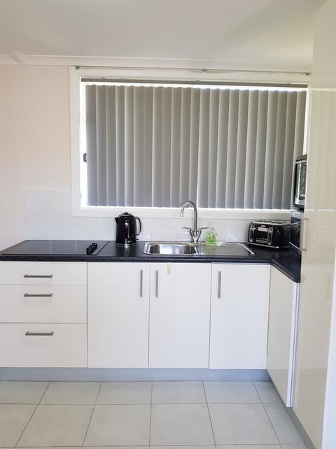 Excellent St Granny Flat - Food Delivery Shop 2