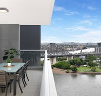 Executive Family 3 Bedroom Suite - Brisbane CBD - Views - Pool - WIFI - Free parking - Food Delivery Shop