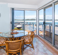 Fairholme 8 Perfect Lakefront Position - Food Delivery Shop