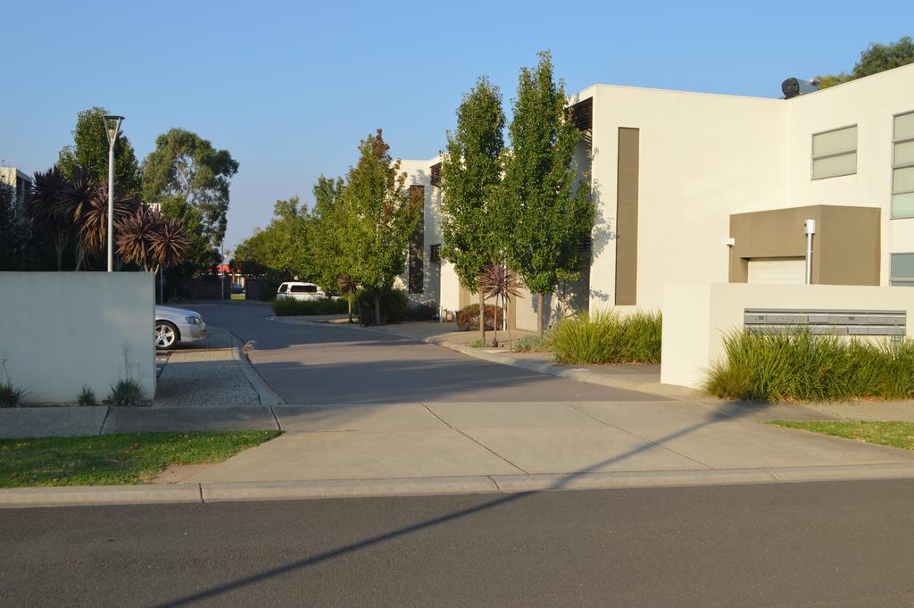 Cairnlea VIC Food Delivery Shop