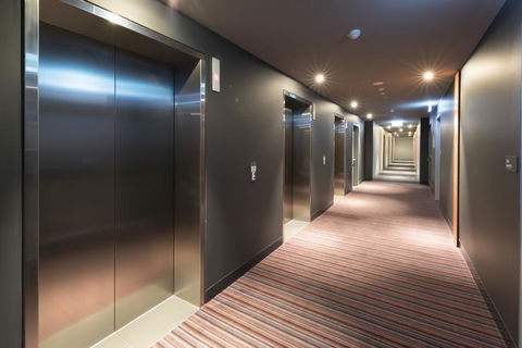 Family Loved-2BR Apt @ Docklands - Free Parking - Food Delivery Shop 2