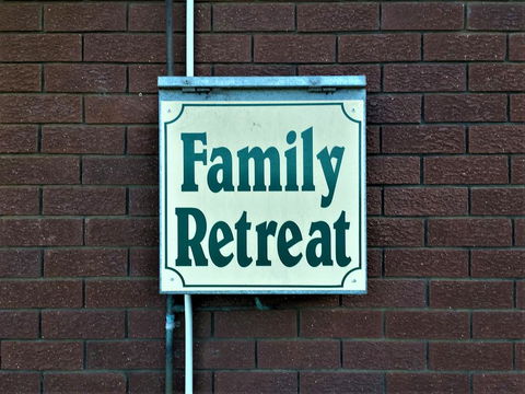 Family Retreat - Food Delivery Shop 1