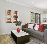 Family-friendly hideaway in quiet suburb - Food Delivery Shop