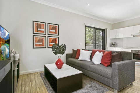 Family-friendly Hideaway In Quiet Suburb - Food Delivery Shop 0