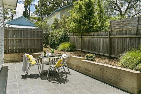 Family-friendly Hideaway In Quiet Suburb - Food Delivery Shop 1