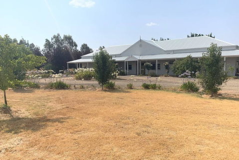 Farm House At The Gateway To The King Valley - Food Delivery Shop 2