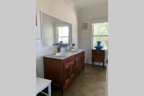 Farm House At The Gateway To The King Valley - Food Delivery Shop 1