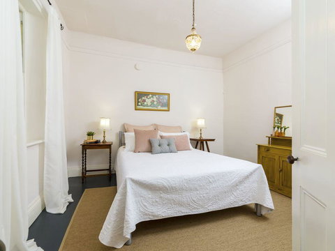 Fig Tree Cottage - Food Delivery Shop 2