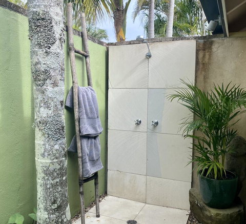 Four Winds Luxury Villas Byron Bay - Food Delivery Shop 1