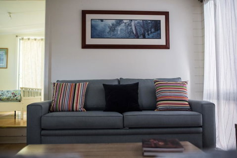 Funky Flat On Acreage - Food Delivery Shop 1