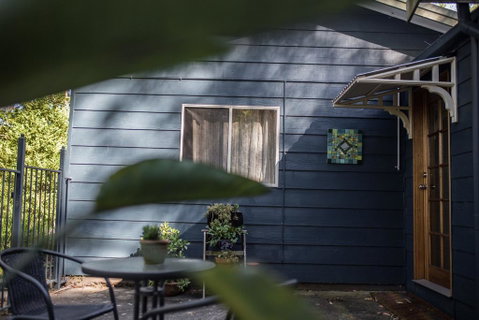 Funky Flat On Acreage - Food Delivery Shop 0