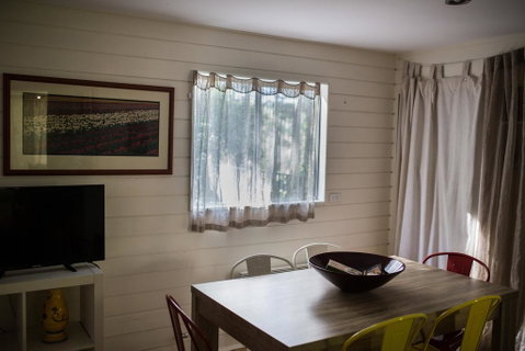 Funky Flat On Acreage - Food Delivery Shop 2