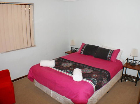 Geraldton Holiday Unit - Food Delivery Shop 2