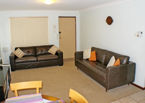 Geraldton Holiday Unit - Food Delivery Shop 1