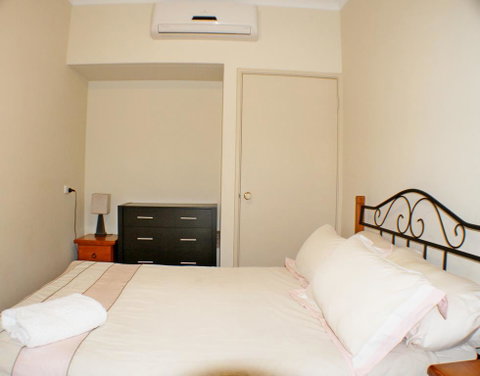 Geraldton Luxury Retreat 2 - Food Delivery Shop 3