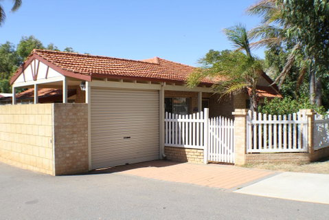 Geraldton Luxury Retreat 2 - Food Delivery Shop 0