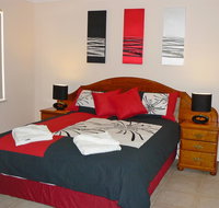 Geraldton Luxury Vacation Home - Food Delivery Shop