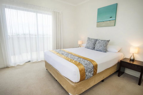 Gladstone City Central Apartment Hotel - Food Delivery Shop 2