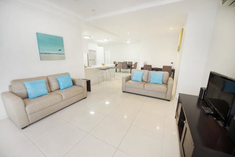 Gladstone City Central Apartment Hotel - Food Delivery Shop 1