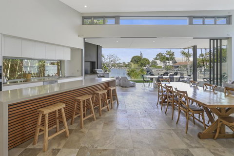 Go With The Flow, Noosa Sound - Food Delivery Shop 2