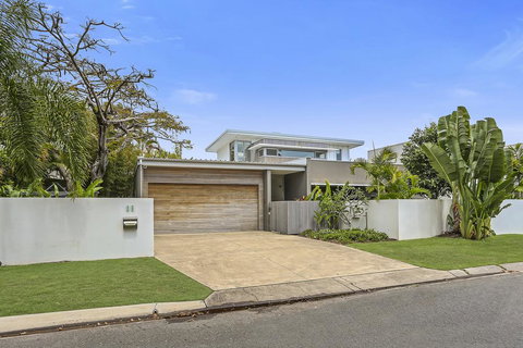 Go With The Flow, Noosa Sound - Food Delivery Shop 1