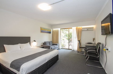 Gosford Resort And Conference Centre (Previously Known The Willows) - Food Delivery Shop 2