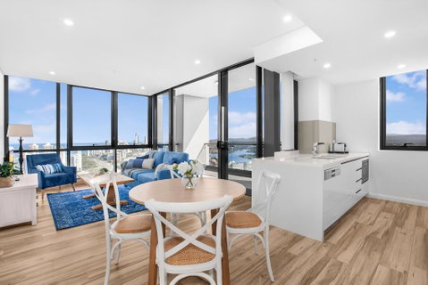 Grand Beach Views In 2-Bed Apartment With Balcony - Food Delivery Shop 0