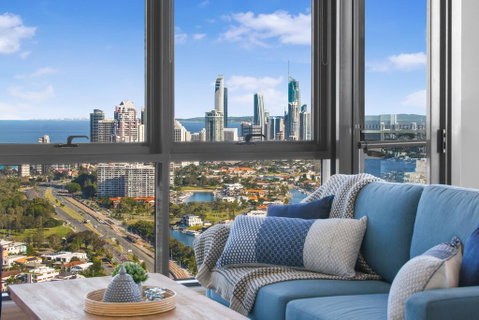 Grand Beach Views In 2-Bed Apartment With Balcony - Food Delivery Shop 1
