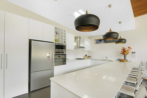 Grey Mare Chalet - Pet Food Australia 3