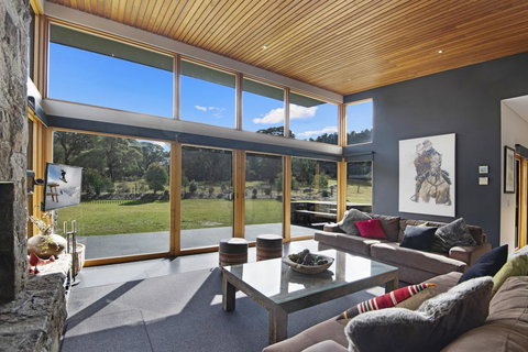 Grey Mare Chalet - Pet Food Australia 2