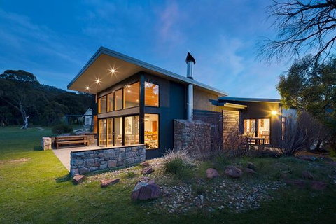 Grey Mare Chalet - Pet Food Australia 0