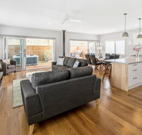 HALE KUPA Rye Beach House Spa Table Tennis - Food Delivery Shop