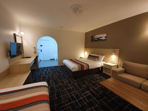 Hamilton's Queanbeyan Motel - Food Delivery Shop 2