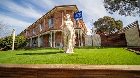 Hamilton's Queanbeyan Motel - Food Delivery Shop 0