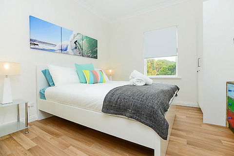 Hi 5 Luxury Holiday Apartments - Food Delivery Shop 1