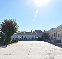 Hillview Motel - Food Delivery Shop