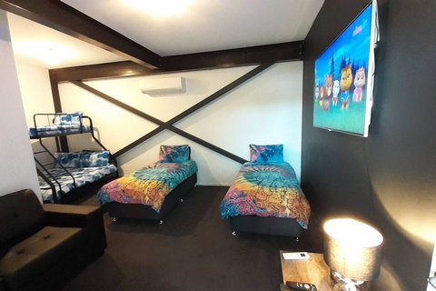 Hobart Waterfront Luxury Retreat - Food Delivery Shop 1