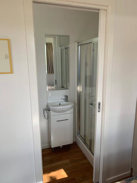 Horsham Riverside Caravan Park - Food Delivery Shop 3