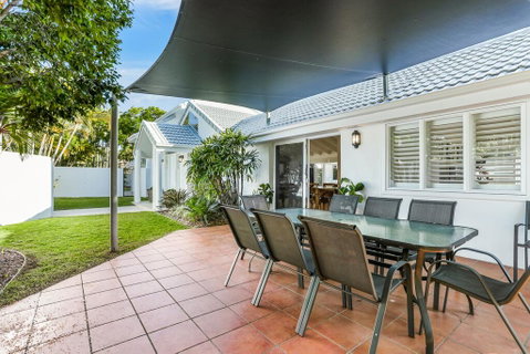 Island Living In The Heart Of Noosa - Food Delivery Shop 1