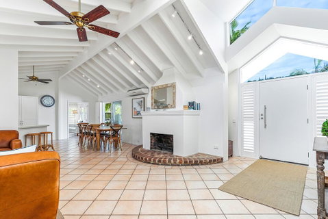 Island Living In The Heart Of Noosa - Food Delivery Shop 2