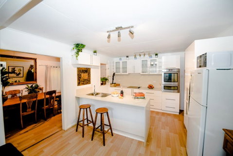 Jaspers Apartments - Food Delivery Shop 2