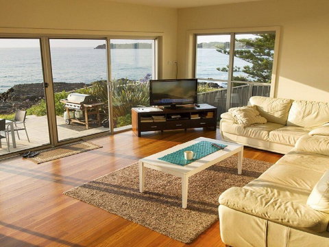 Jones's Beach House - Perfect Location With Views! - Food Delivery Shop 2