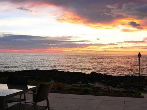 Jones's Beach House - Perfect Location With Views! - Food Delivery Shop 3