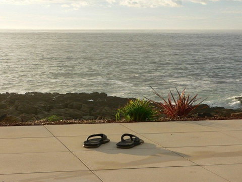 Jones's Beach House - Perfect Location With Views! - Food Delivery Shop 1