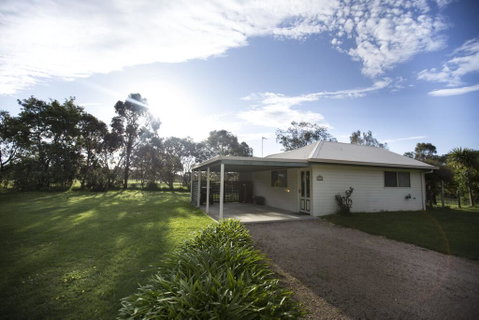 Karinya Cottage - Pet Friendly Country Retreat - Food Delivery Shop 1