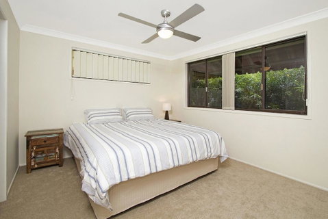 KINGSCLIFF HOLIDAY HOME ON THE HILL - SYD'S VIEW - Food Delivery Shop 1