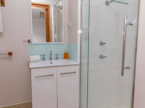 Kookas Nest - Waterfront Home, Tranquil Setting - Food Delivery Shop 1