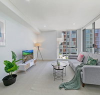 KOZYGURU MASCOT WALK TO STATION MODERN DESIGNER 2 BED APT FREE PARKING NMA260-312 - Food Delivery Shop