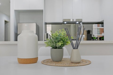 KOZYGURU MASCOT WALK TO STATION MODERN DESIGNER 2 BED APT FREE PARKING NMA260-312 - Food Delivery Shop 2