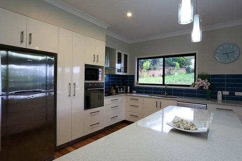 Laguna Views - Airlie Beach - Food Delivery Shop 1